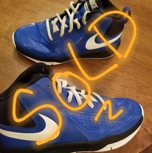 Sold!!! Nike Team Hustle D7